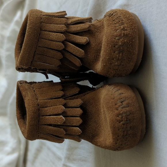 Minnetonka Tan Suede Bootie Infant Size 1 - Picture 1 of 6